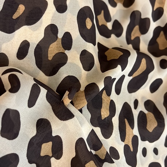 Blouse leopard print size M/L lightweight HKR Collections - Picture 8 of 9